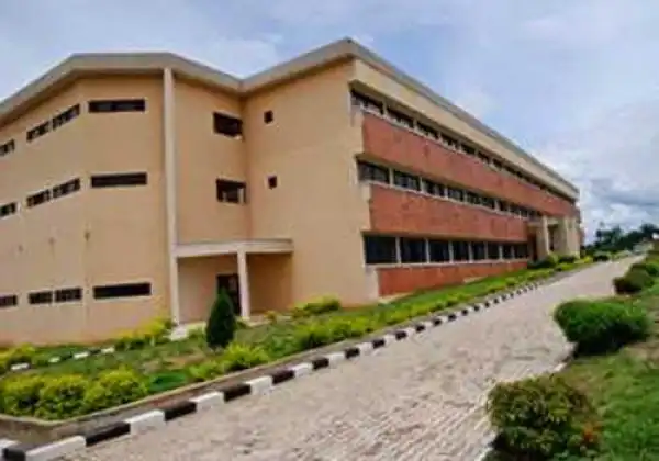 Again!! Another Thief Caught While Trying To Rob A Female Student At Osun State University, Osogbo (See Photos)